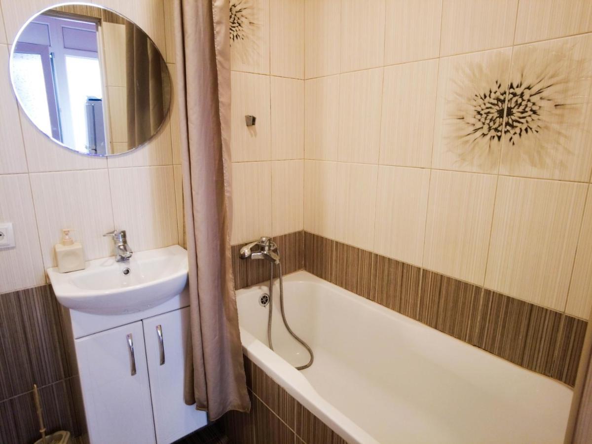 Світло Цілодобово Apartments In The City Center Lemberg Exterior foto